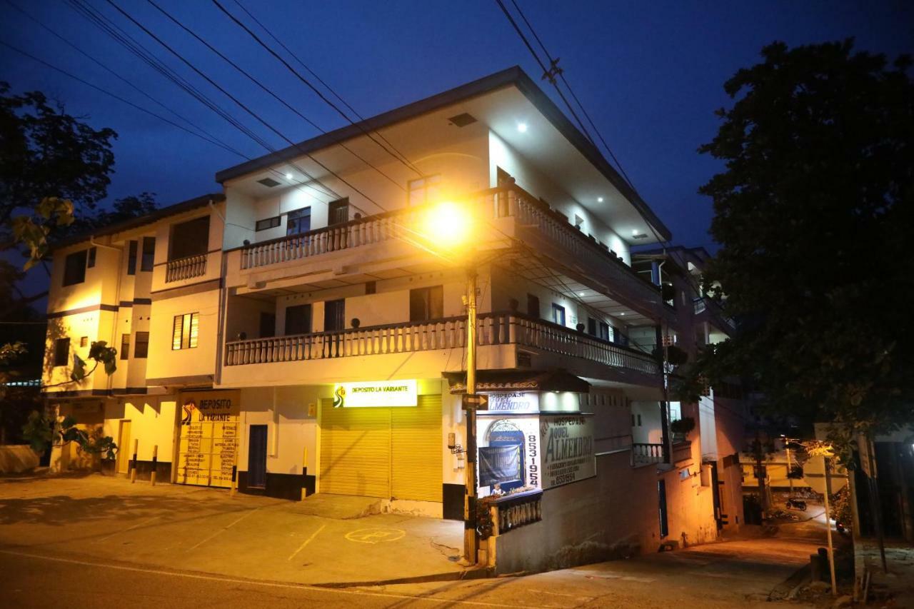 Hospedaje Aquel Almendro Santa Fe de Antioquia Bagian luar foto