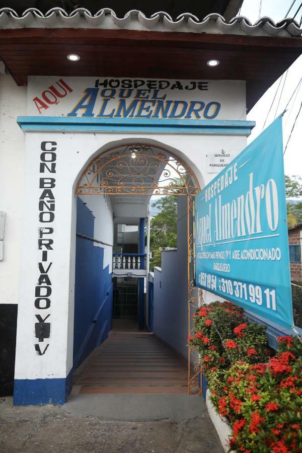 Hospedaje Aquel Almendro Santa Fe de Antioquia Bagian luar foto