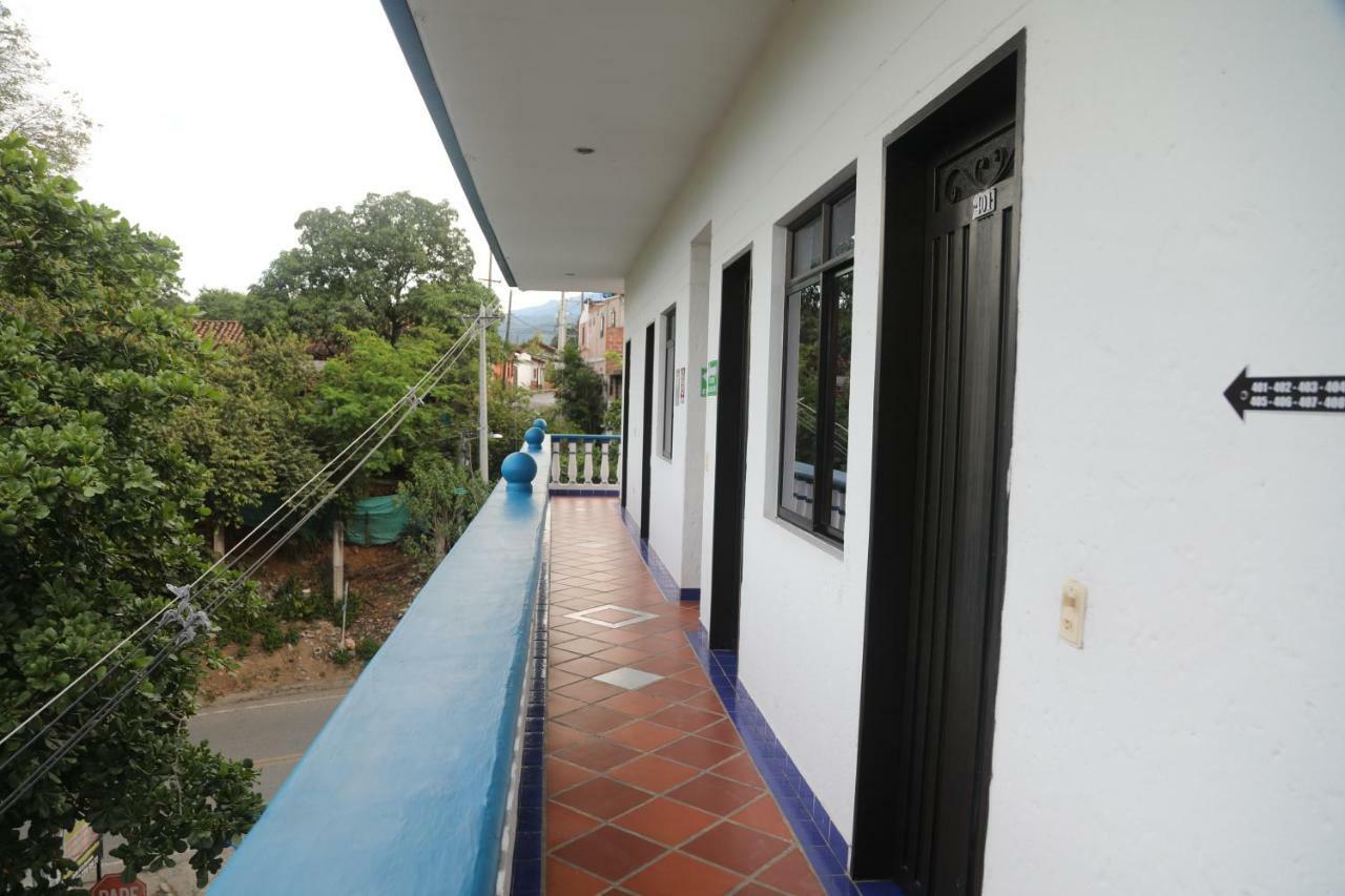 Hospedaje Aquel Almendro Santa Fe de Antioquia Bagian luar foto
