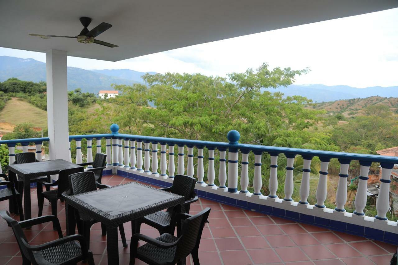 Hospedaje Aquel Almendro Santa Fe de Antioquia Bagian luar foto