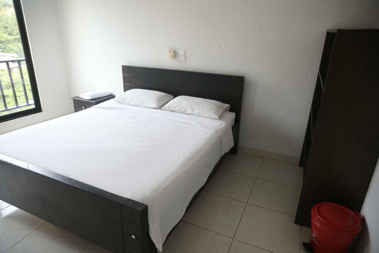 Hospedaje Aquel Almendro Santa Fe de Antioquia Bagian luar foto